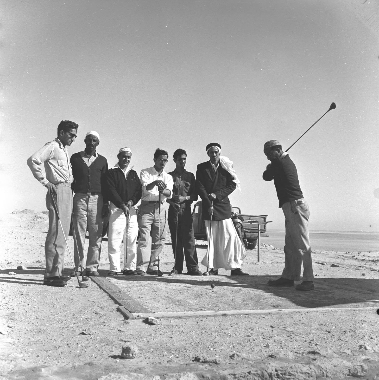 رأس المشعب، مارس 1954جولف في رأس المشعب. بإذن من أرشيف أرامكو. 