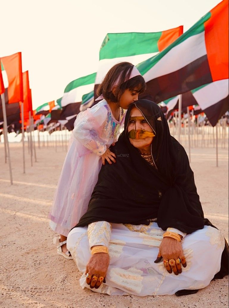 'بلا عنوان'، للفنانة علياء بنت سلطان. طباعة جيكلي. بإذن من مركز كتبنا الثقافي.&nbsp;