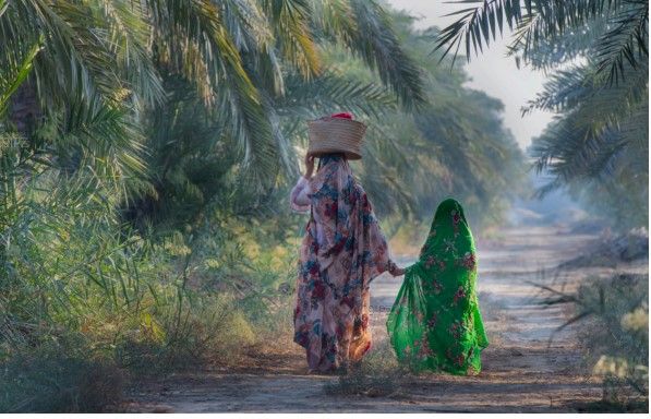 'ظل الأم لا يختفي أبدًا'، صورة للفنان محمد بوحصان. بإذن من مركز كتبنا الثقافي.&nbsp;