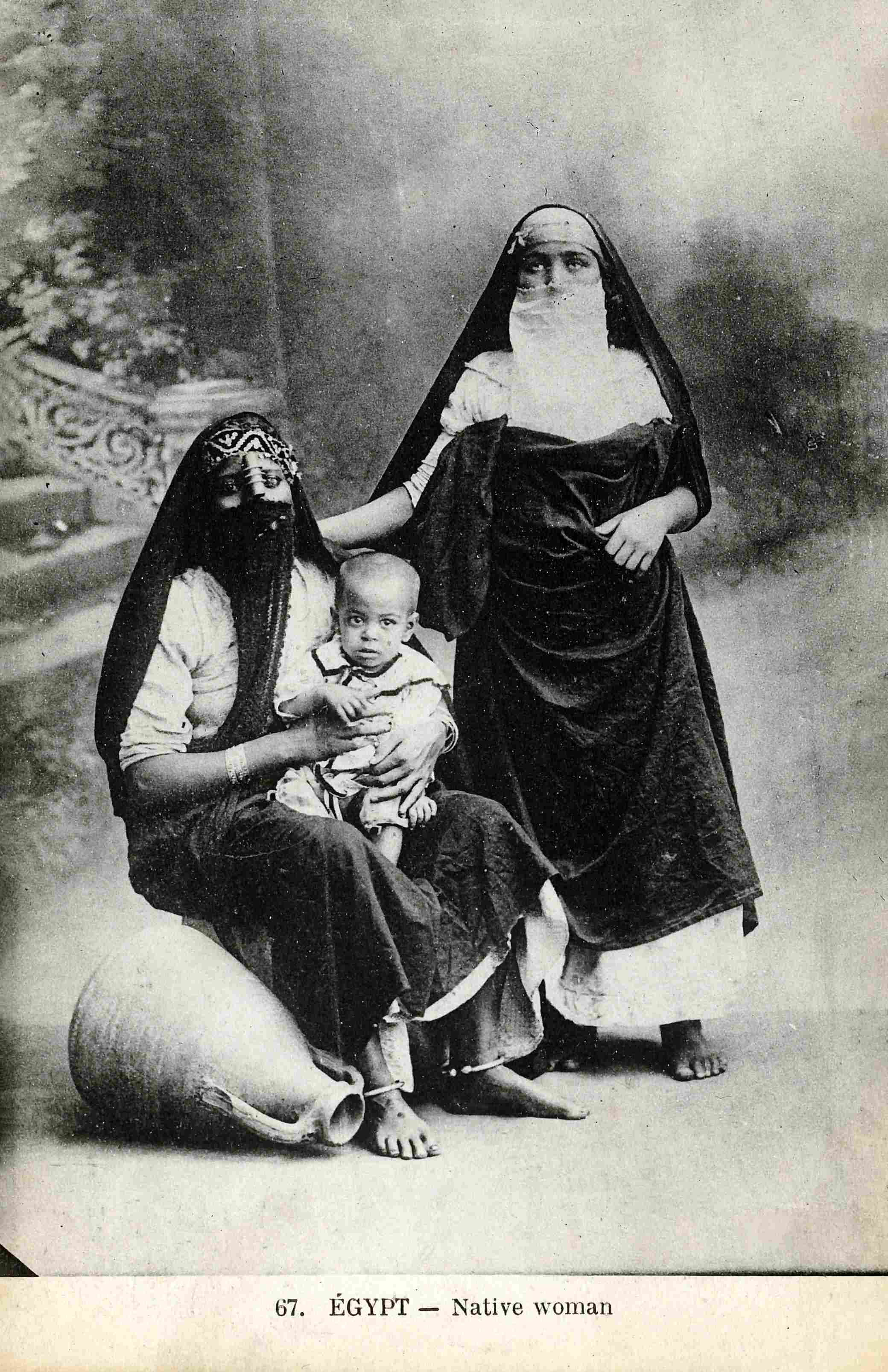 ‘Special collection of “Motherhood” postcards from archival postcards album,’ (HC.HP.2017.0018). Courtesy of Qatar National Library.&nbsp;