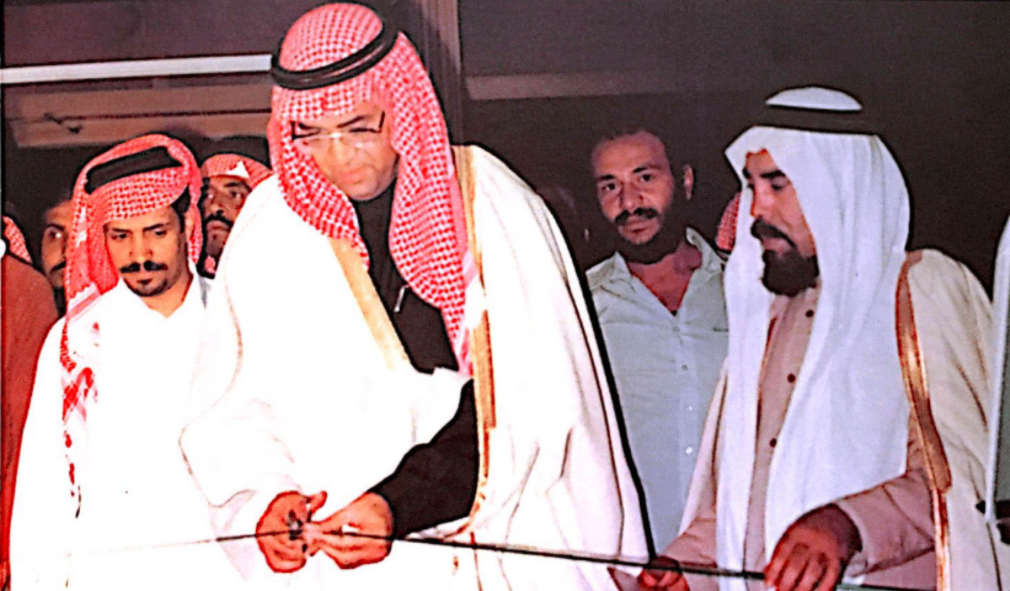 Dr. Ghazi Al Gosaibi, then Minister of Health, and Mohammed Al-Saleem to his right at an exhibition opening at Dar Al-Funoon Al-Sa’udiyyah.