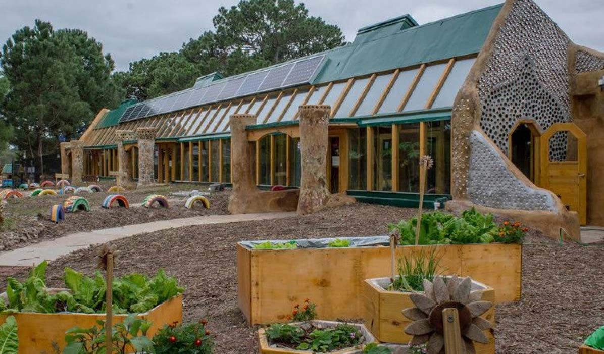 استمتع باكتشاف هذه المواقع المستدامة الفريدة في جميع أنحاء العالم