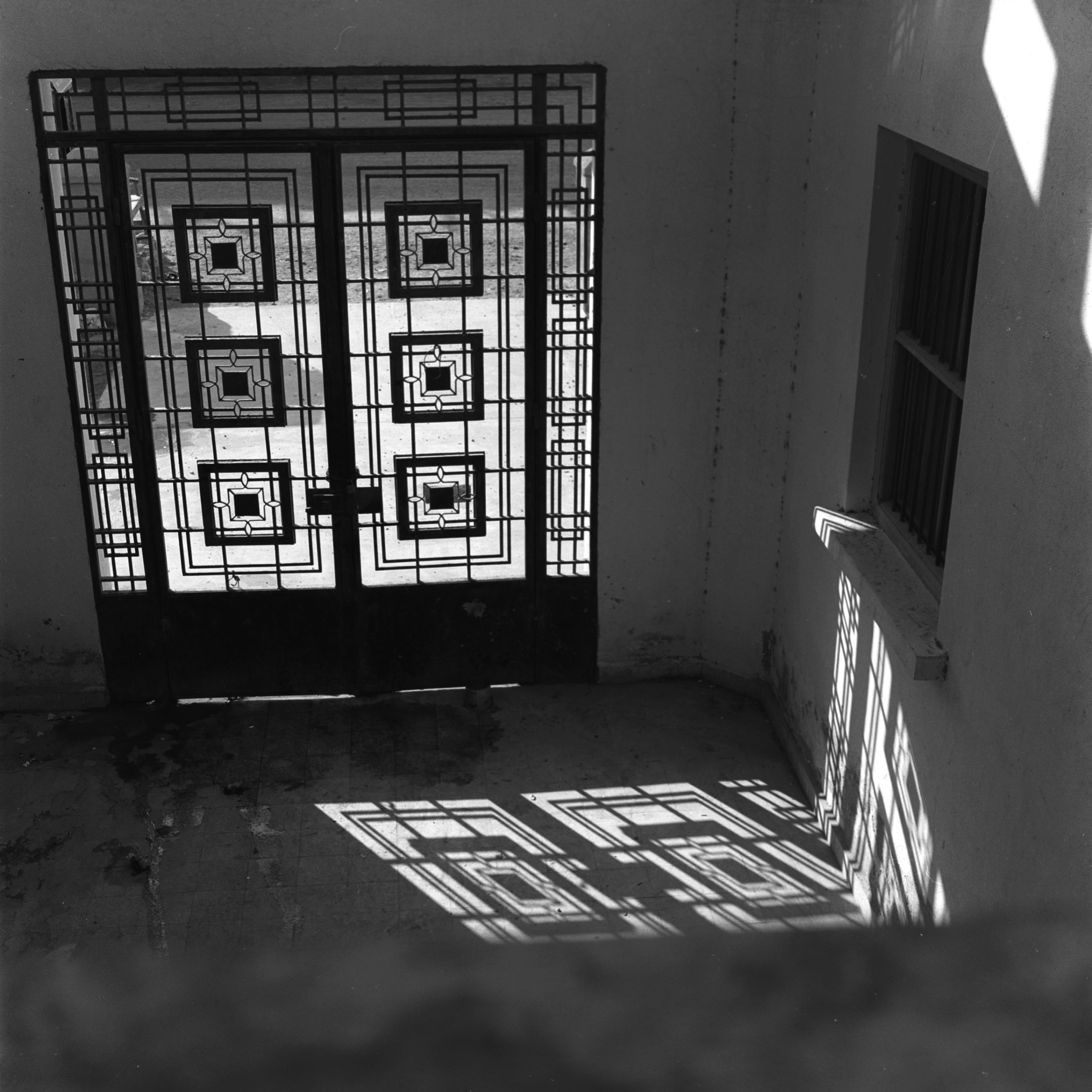 Jiddah, March 1954. Ornate ironwork decorates the entry door in the new Ministry of Finance building in Jeddah. Courtesy of Aramco Archives.