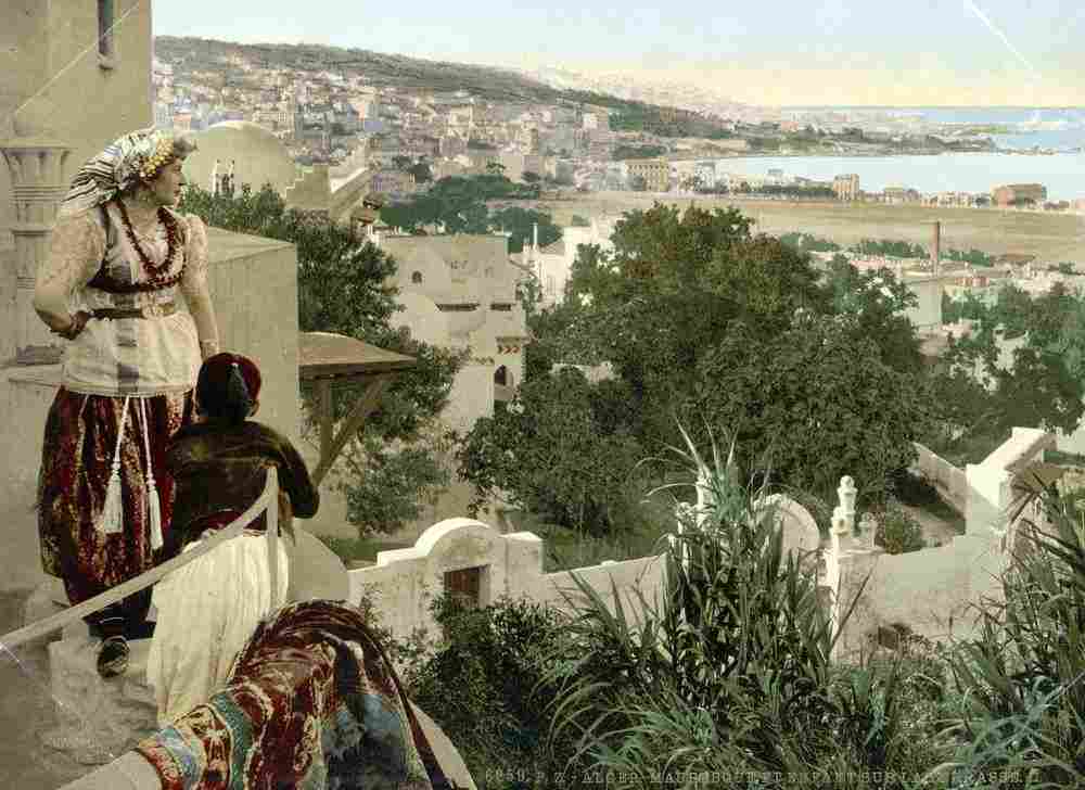 ‘Algiers. Moorish woman and child on the terrace,’ photographed by Photoglob Co. (HC.HP.2015.0007-0124). Courtesy of Qatar National Library.&nbsp;