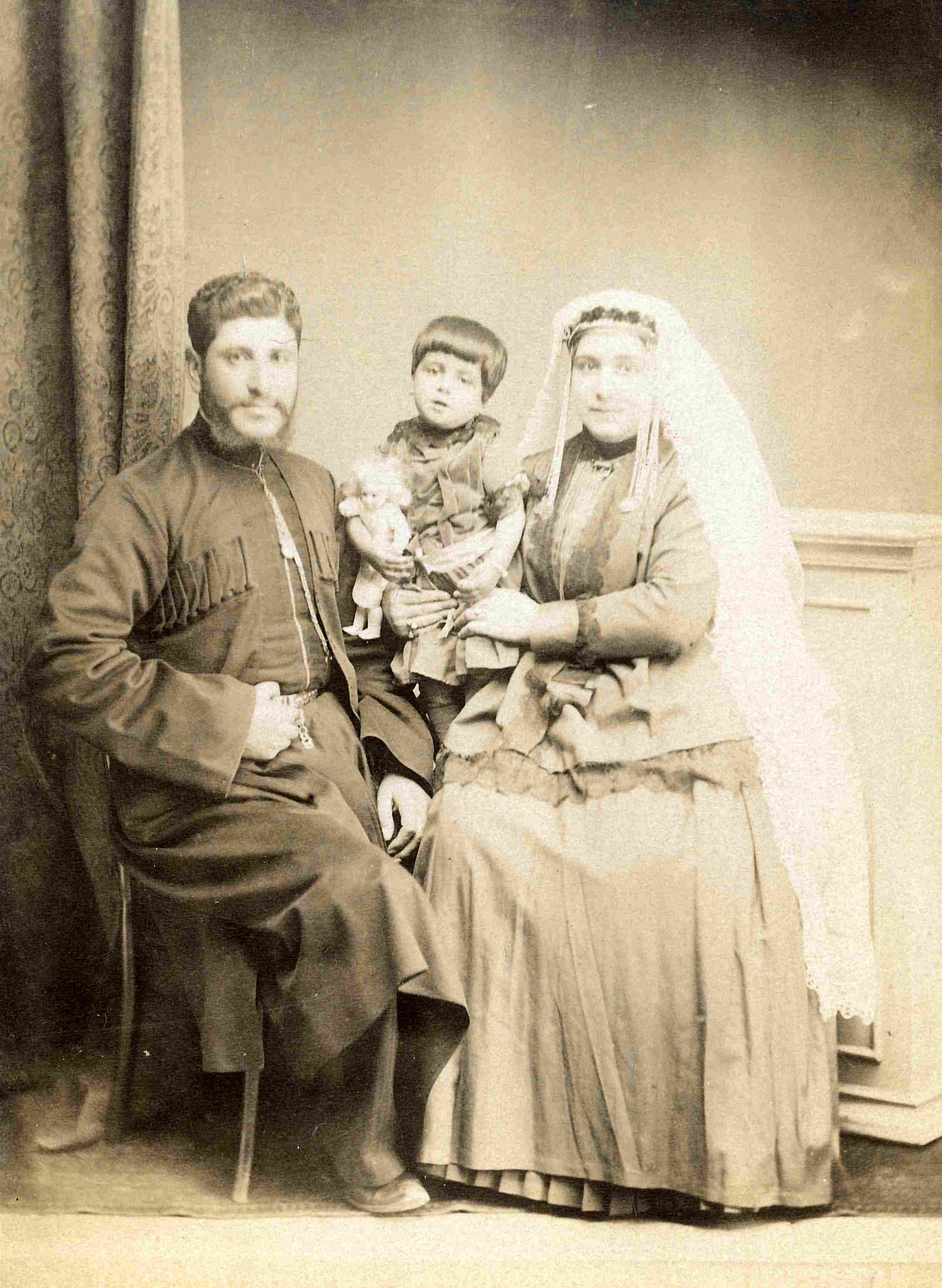 ‘Studio portrait of a Georgian family in traditional costumes,’ photographed by D.I. Ermakov. (1846-1916). (HC.HP.2016.0040-0007). Courtesy of Qatar National Library.