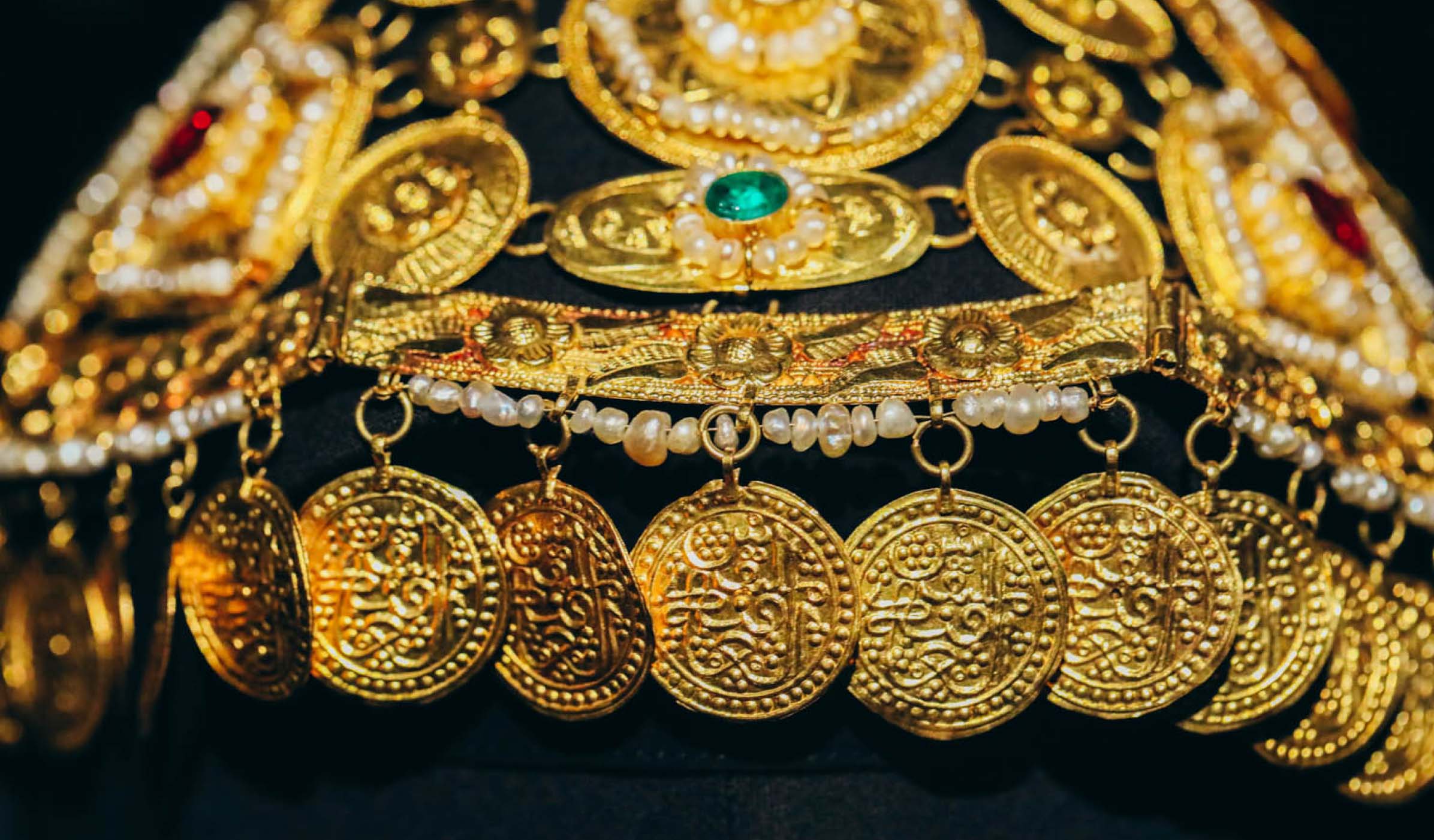 A head piece that belonged to one of the sisters of King Abdulaziz. Courtesy of The Art of Heritage.