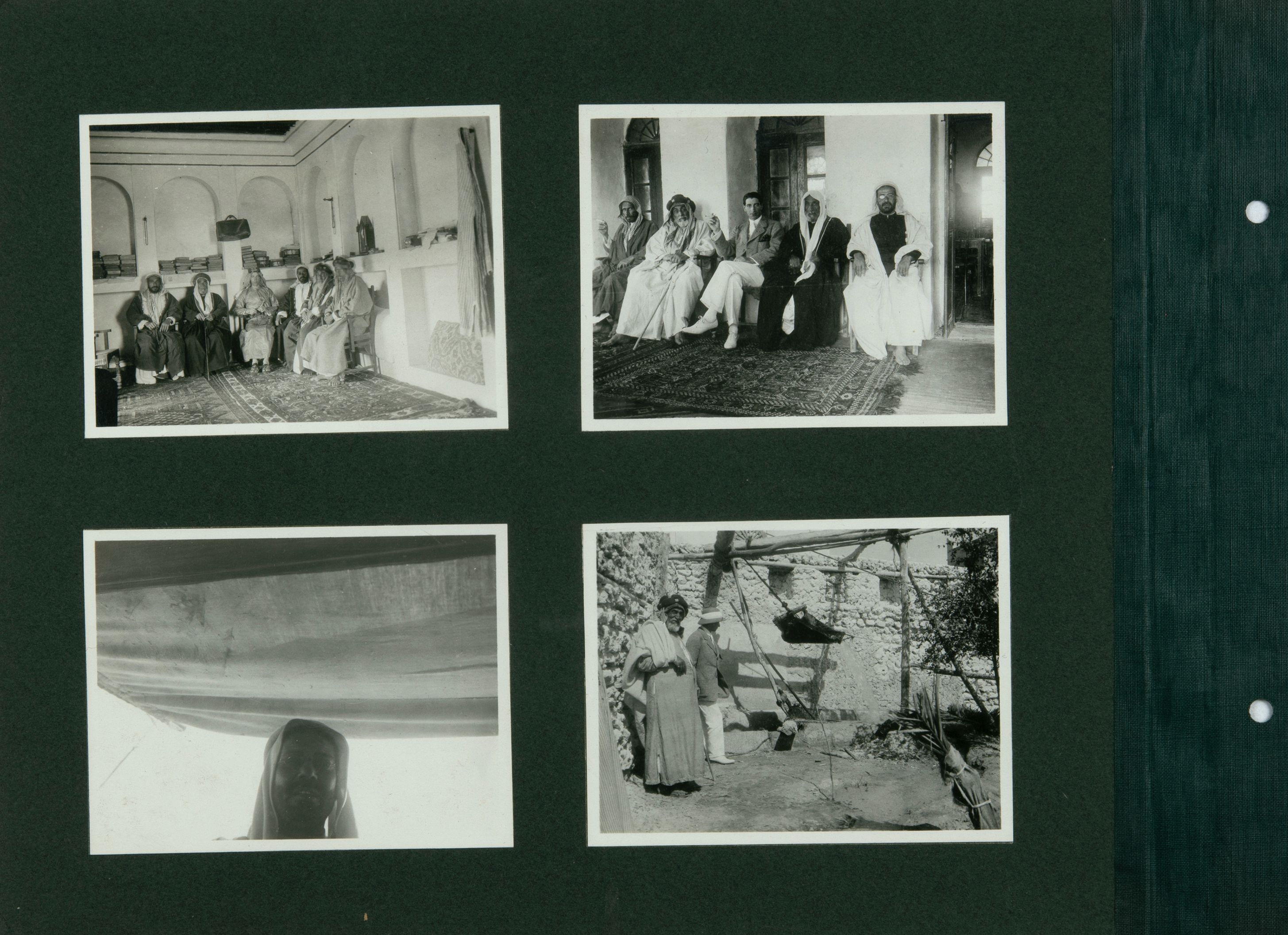 صورة من ألبوم رحلة جاك كارتييه إلى الهند والخليج. 1911-1912. طباعة فضة جيلاتينية على كرت أخضر.24 32xسم. بإذن من أرشيف كارتييه باريس. © كارتييه.