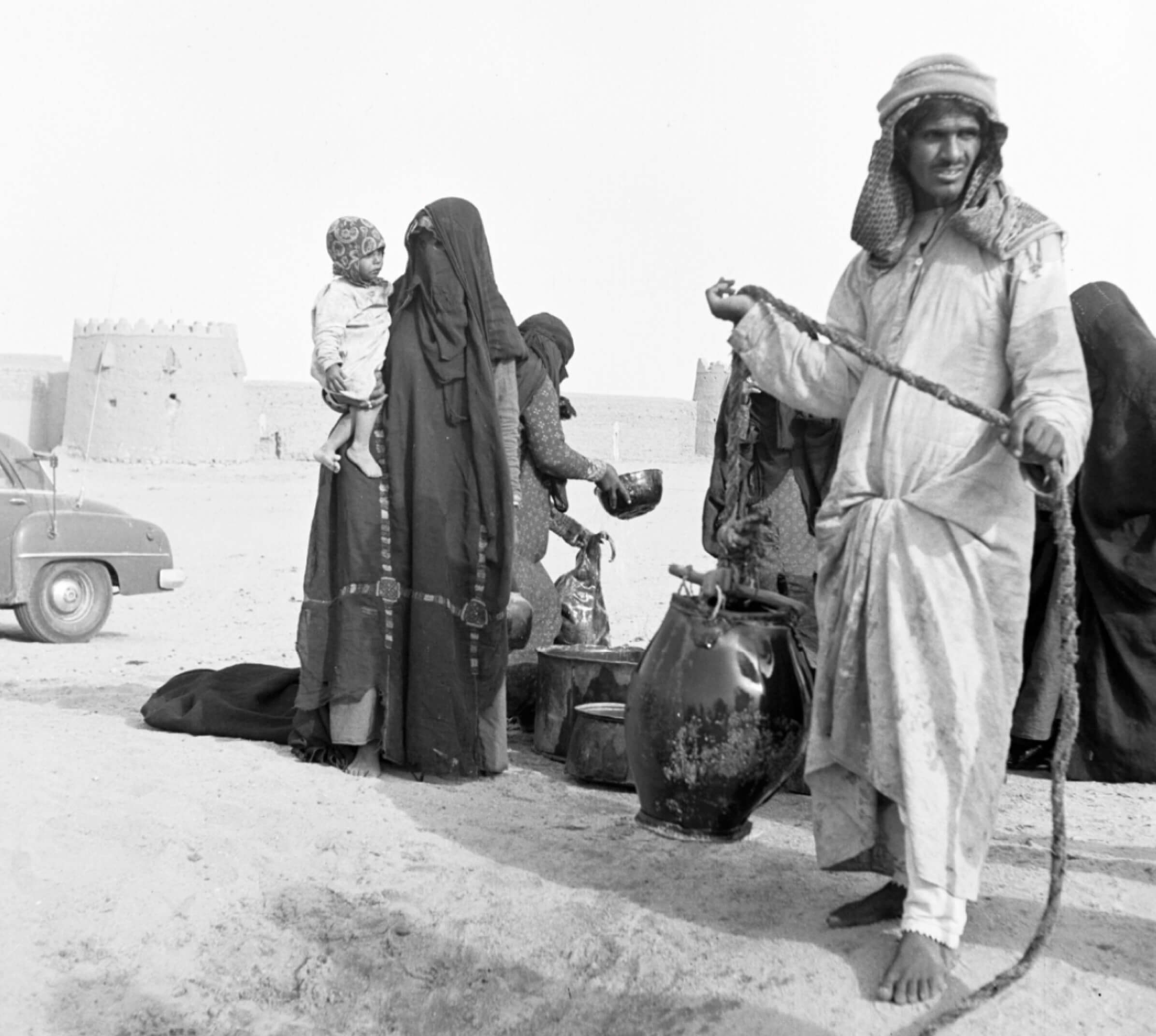 Figure 3: Arabian Family - Photograph taken between 1940-1950 by Daniel van Der Meulen.