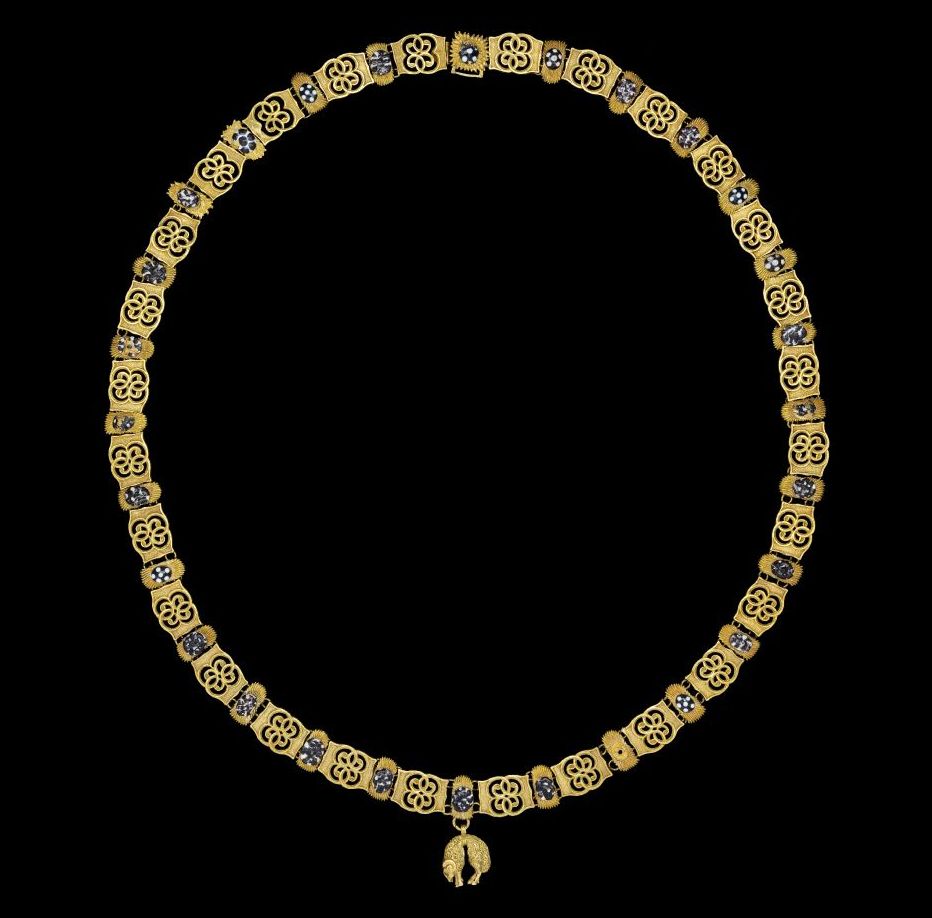 Collar of the Order of the Golden Fleece. Flanders (today northern France, Belgium and the Netherlands) 1500–1600 L. 118 cm; gold and enamel Louvre Abu Dhabi, Image credit: © Department of Culture and Tourism – Abu Dhabi. Photo: Thierry Ollivier.