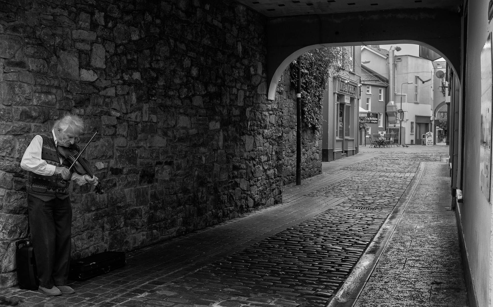 الشارع.. مسرحٌ بلا ستارة