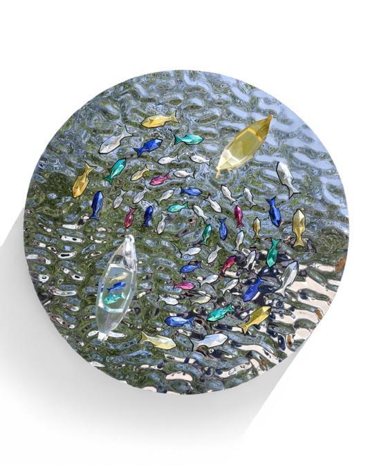 'صيد غير معاش 24.' محمد بنوي. 2026. ألياف زجاجية مع خشب، 120x120سم. بإذن من الفنان.&nbsp;