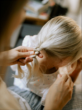 'ضفر جدائل الزمن'، للفنانة آنا غروشييفا. طباعة نفث الحبر على ورق فوتوغرافي مطفي محسّن من إبسون. بإذن من مركز كتبنا الثقافي.&nbsp;