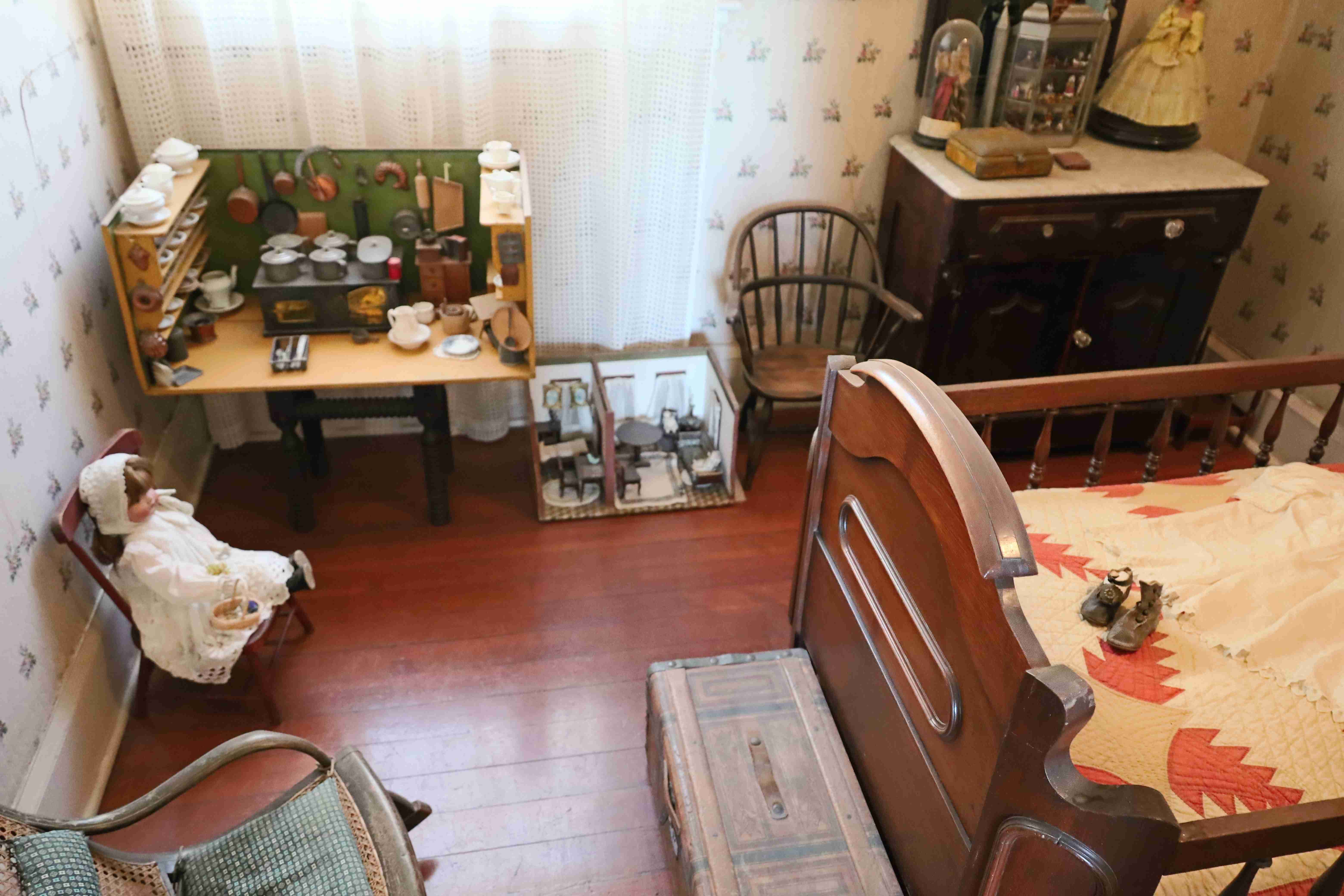 California, USA: Sonoma State Park, bedroom in a mansion. Courtesy of Shutterstock.